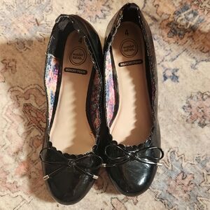 Wonder Nation Glossy Black Flats with Bow Accent